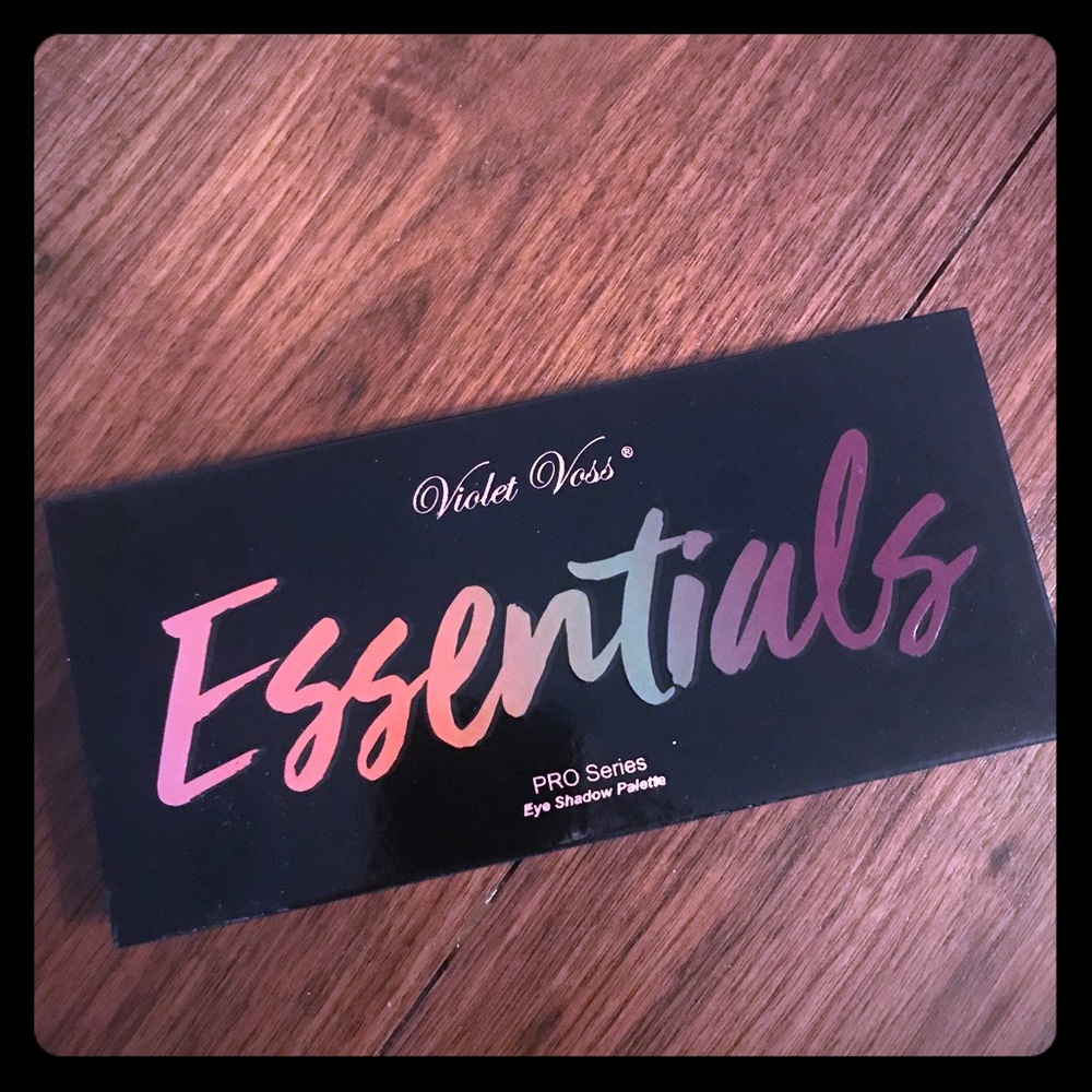 Violet Voss Essentials Palette